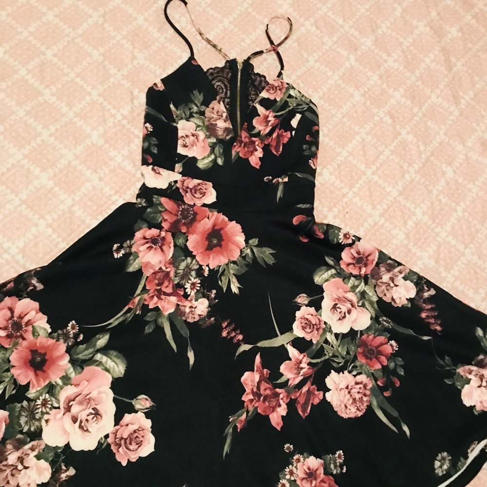 Dress with flower design (flared)